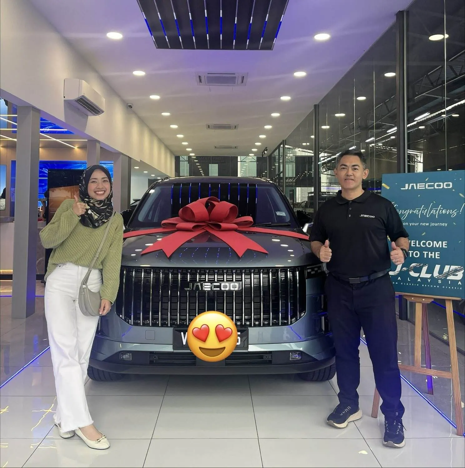 JAECOO customer vehicle delivery celebration